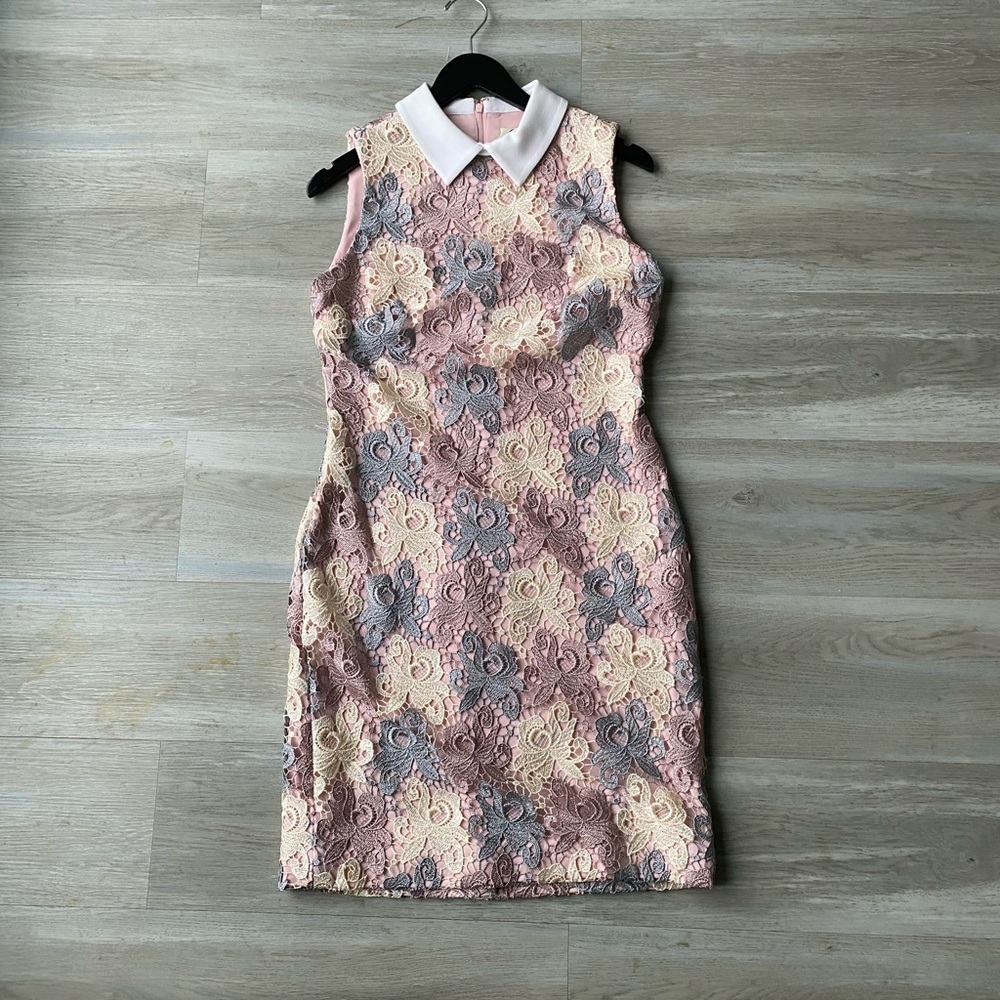 Chic Sleeveless Lace Dress with White Collar